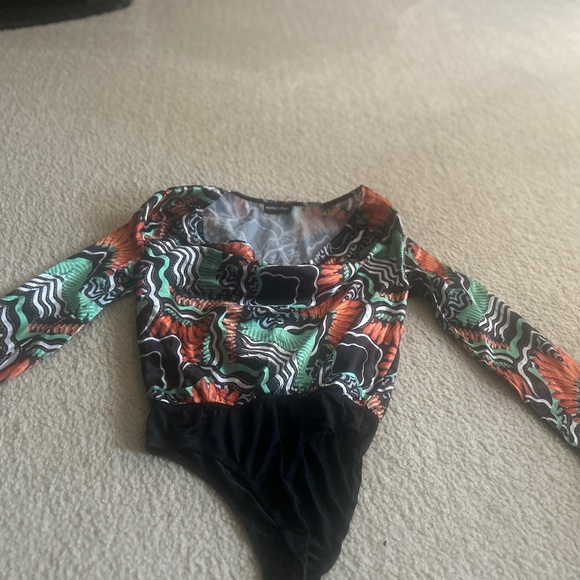 PrettyLittleThing Multicolor Patterned Top - Picture 3 of 4